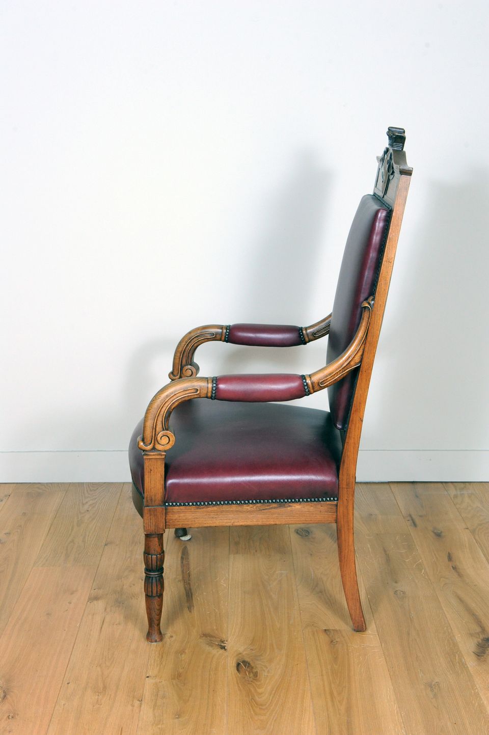An historical important armchair from the townhall of the Dutch city The Hague. - image 5
