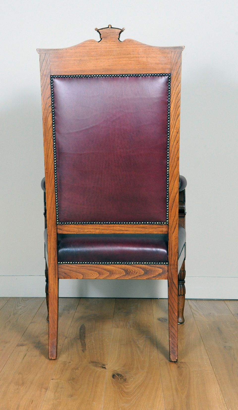 An historical important armchair from the townhall of the Dutch city The Hague. - image 6