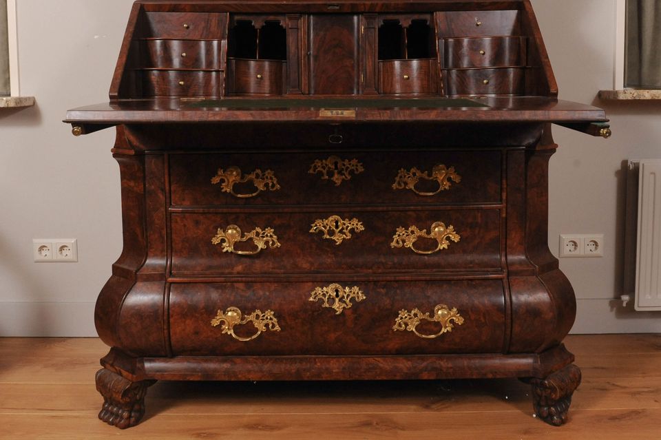 A fantastic Dutch burr walnut bureau bookcase with mirror doors, circa 1740. - image 6