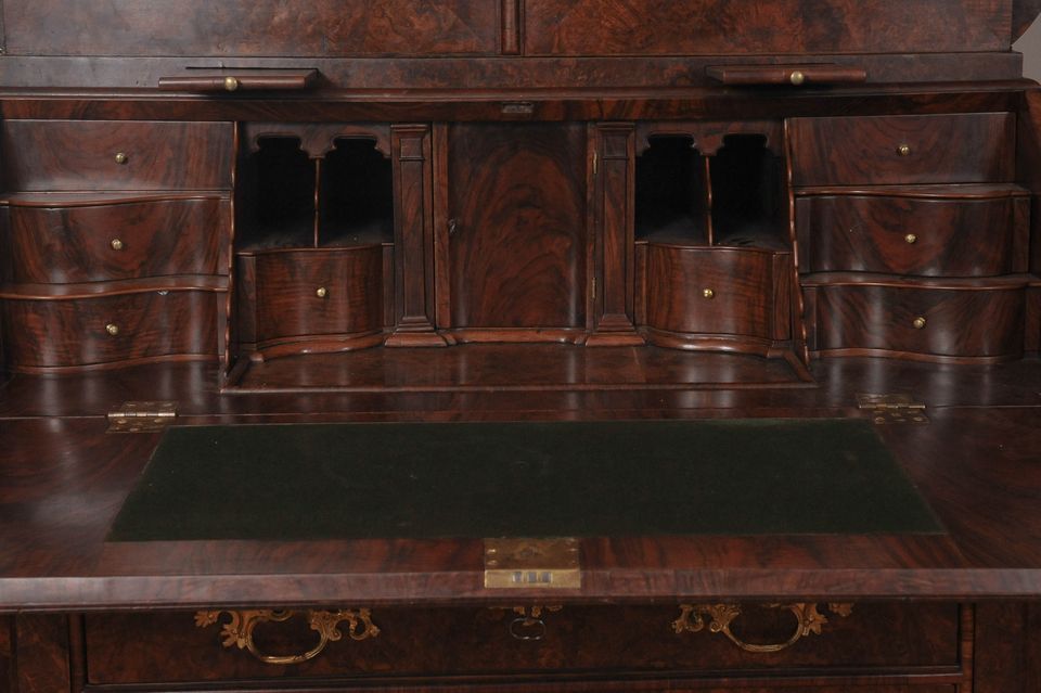 A fantastic Dutch burr walnut bureau bookcase with mirror doors, circa 1740. - image 5