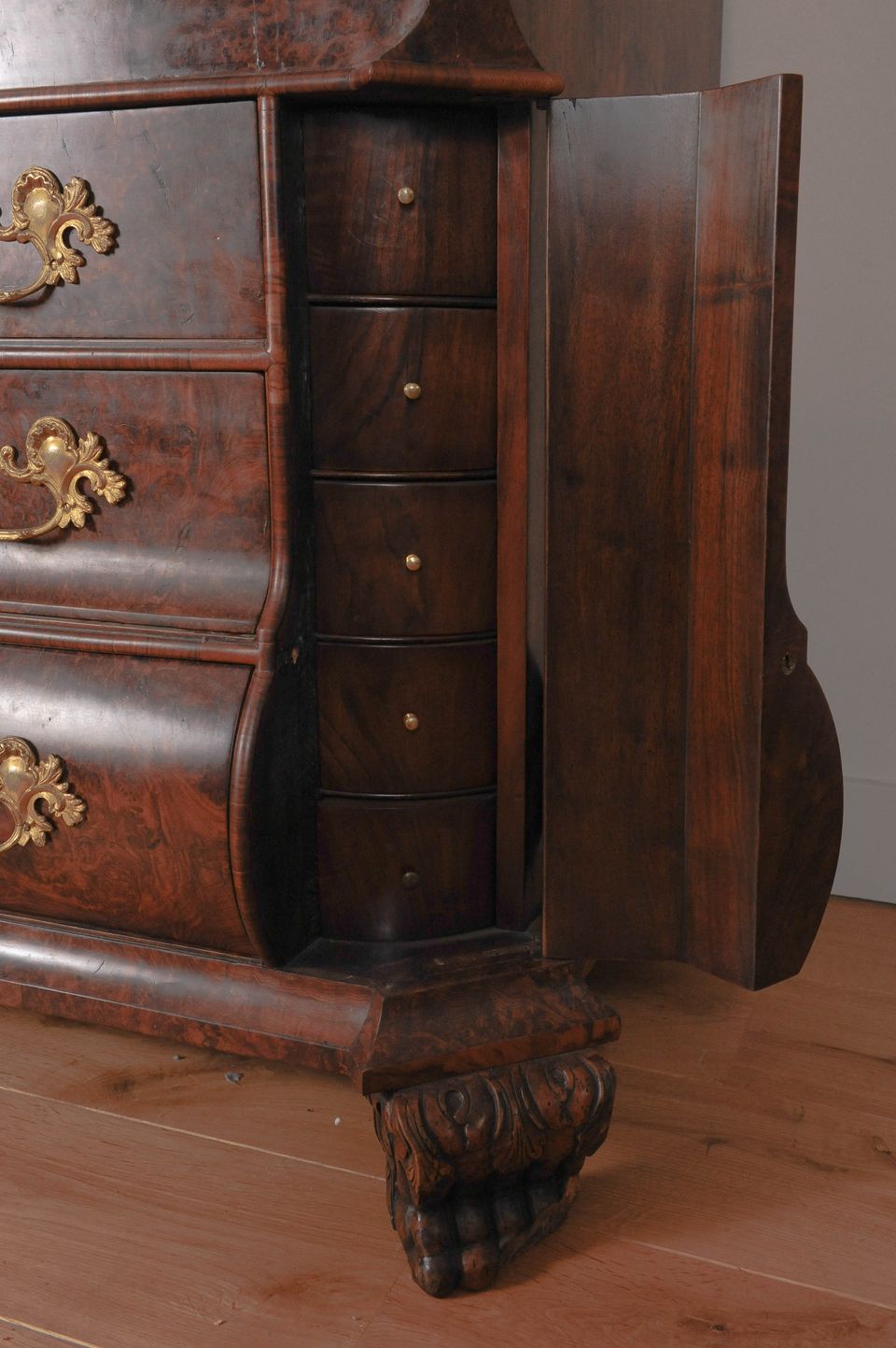 A fantastic Dutch burr walnut bureau bookcase with mirror doors, circa 1740. - image 4