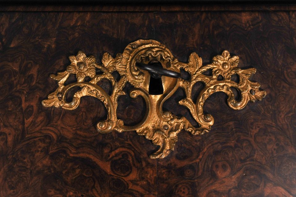 A fantastic Dutch burr walnut bureau bookcase with mirror doors, circa 1740. - image 3
