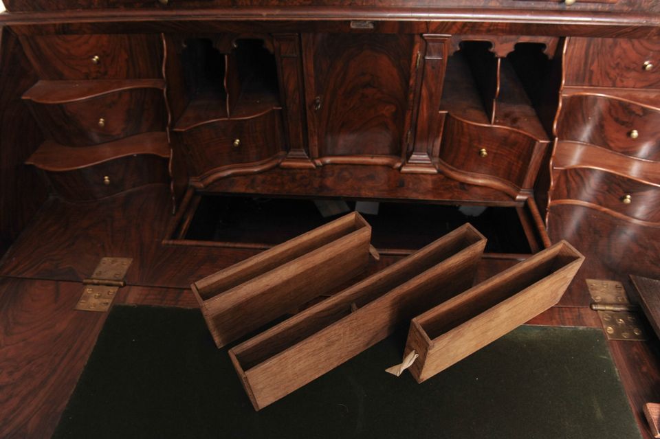 A fantastic Dutch burr walnut bureau bookcase with mirror doors, circa 1740. - image 12