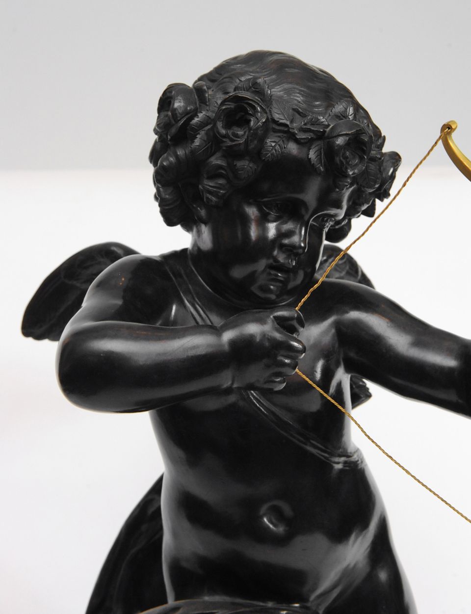 Een Franse bronzen sculptuur van Cupido, circa 1880 - afbeelding 3