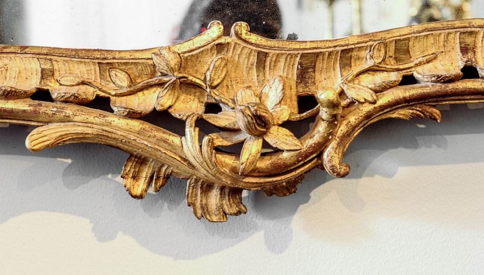 A Dutch giltwood mirror, mid-18th Century - image 3