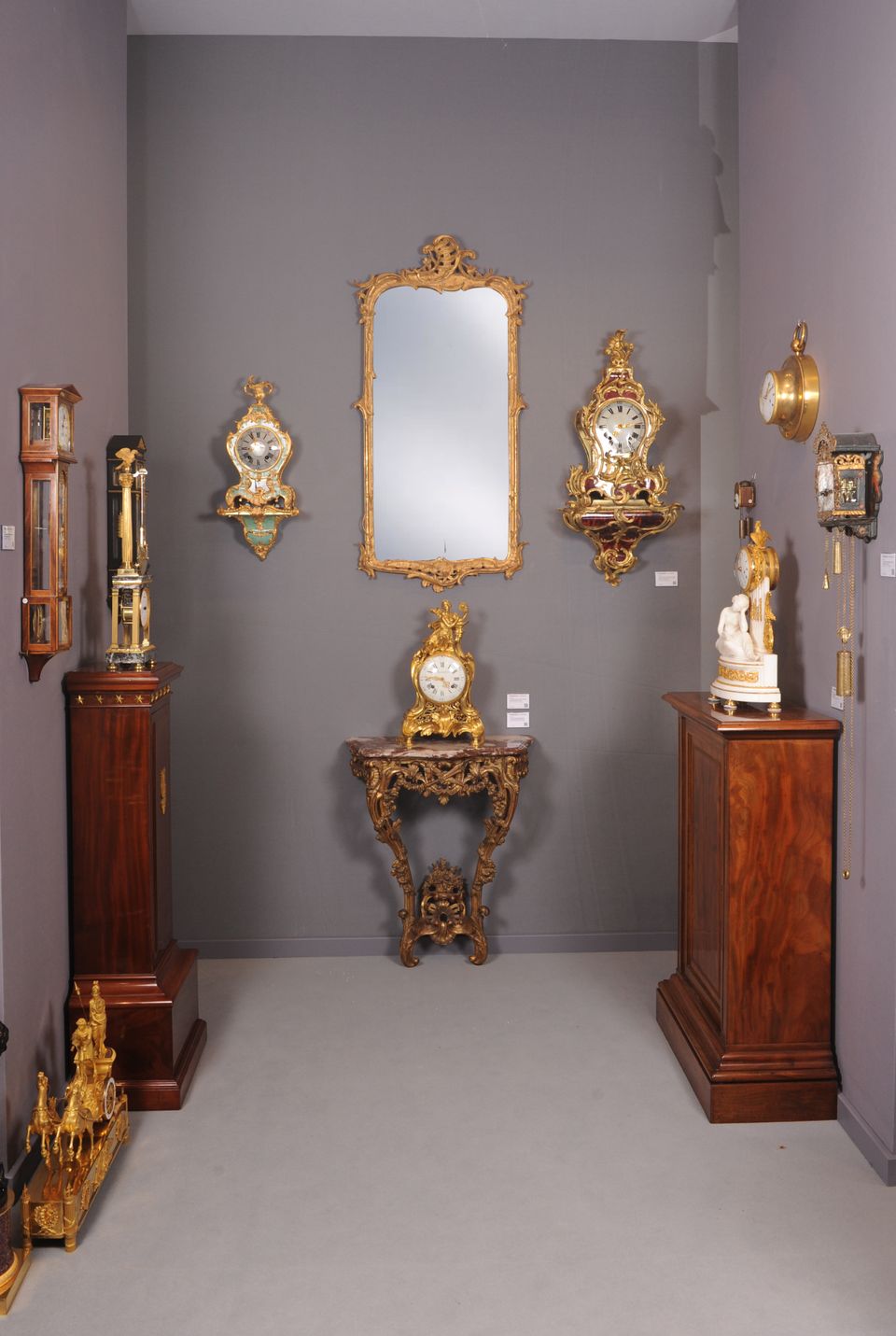 A Dutch giltwood mirror, mid-18th Century - image 7
