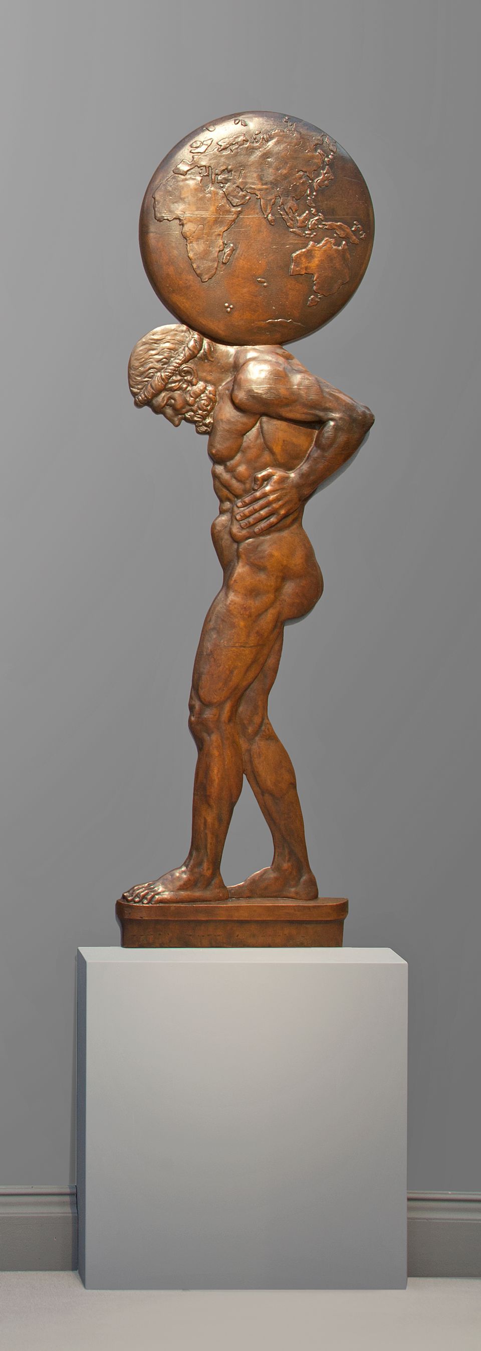 An imposing pair of bronze high relief wall decorations, circa 1925 - image 4