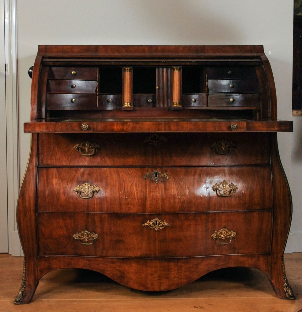 Een Hollands mahoniehouten cilinderbureau, omstreeks 1770 - afbeelding 9