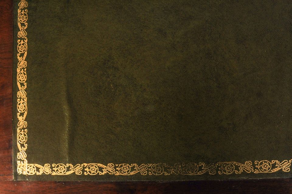 Een Hollands mahoniehouten cilinderbureau, omstreeks 1770 - afbeelding 10
