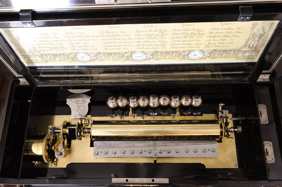An imposing Swiss mandoline and 'bells-in-sight' interchangeable six cylinder music box and desk, by Samuel Troll, circa 1880 - image 6