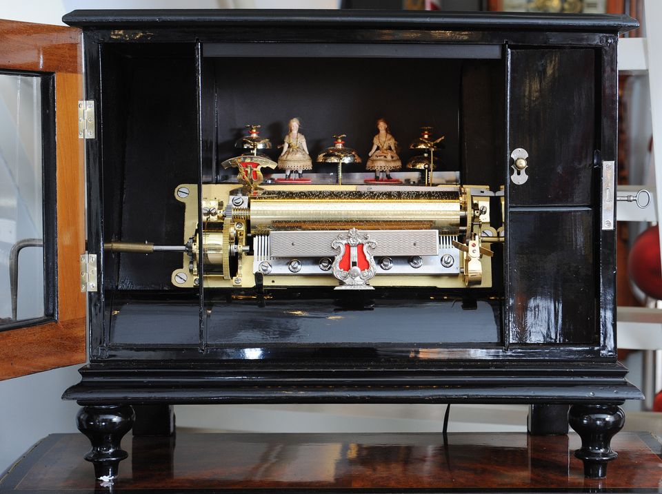 A Swiss amboyna 'bells-in-sight' cylinder music box with animated dancers, circa 1880 - image 6