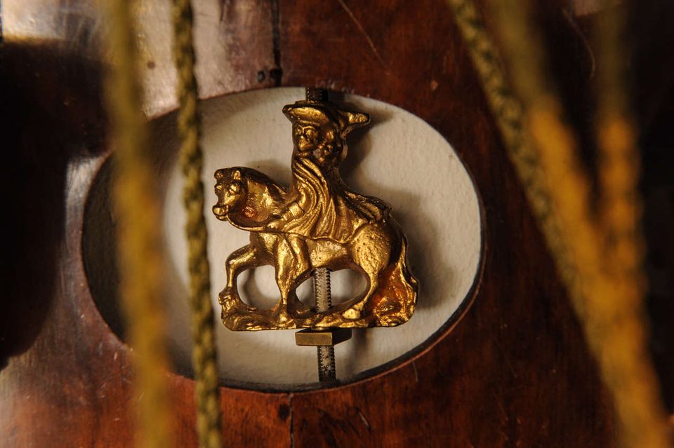 A good Dutch Zaanse rosewood wall clock, by Cornelis van Rossen, circa 1700 - image 3