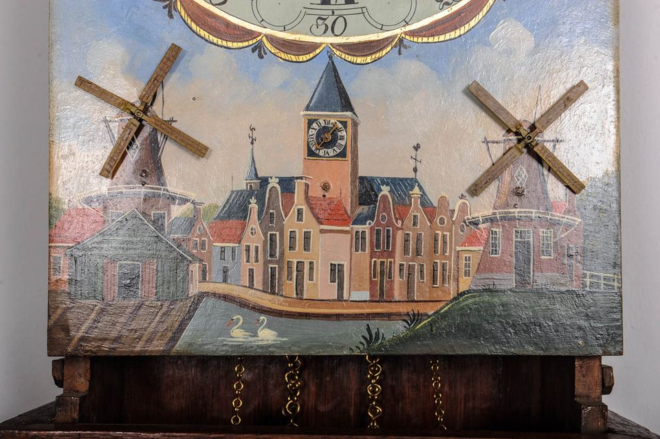 Een zeldzame eiken Friese staartklok met ongebruikelijke mechaniek en geanimeerde molens, omstreeks 1820 - afbeelding 6