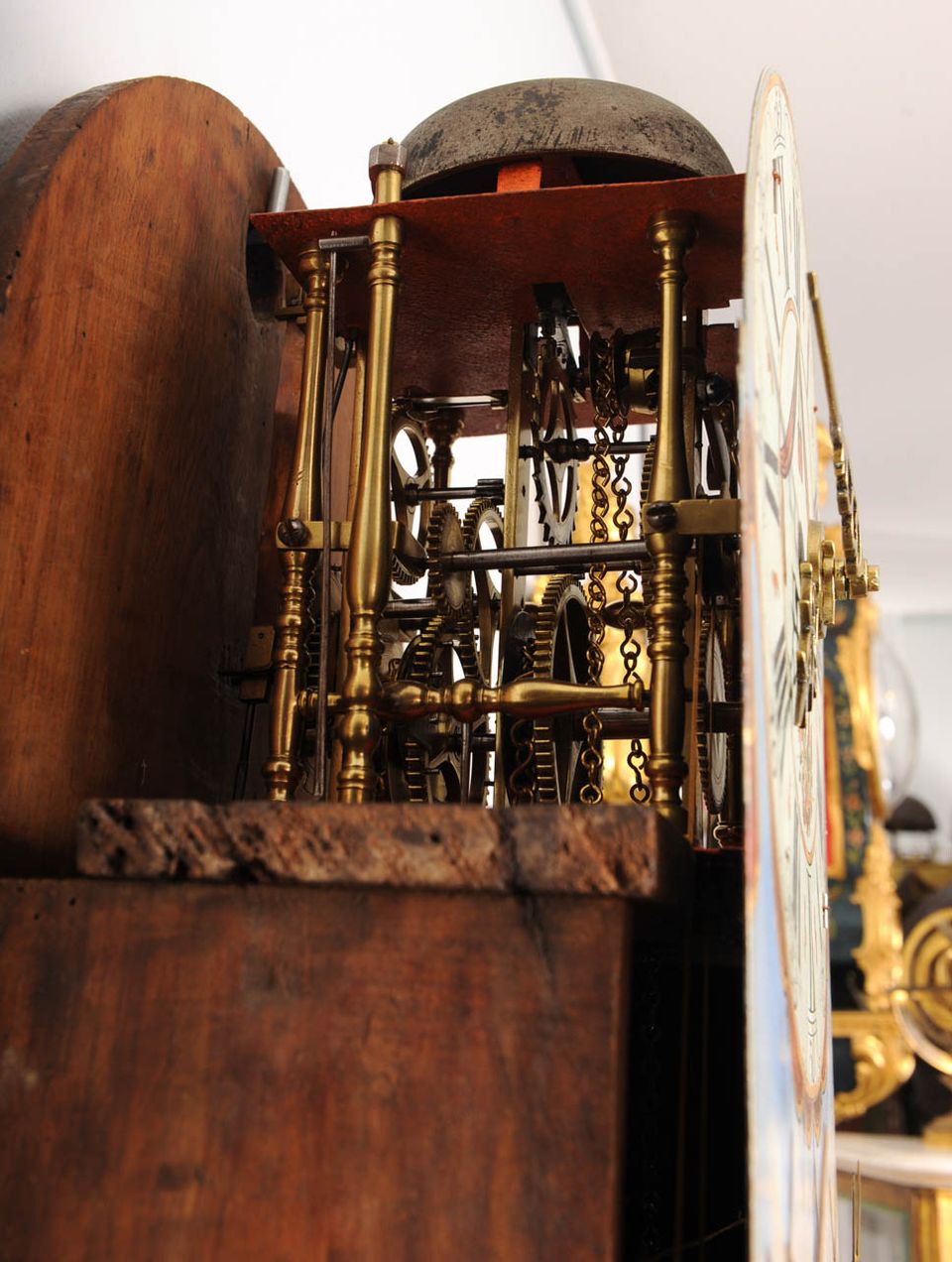 Een zeldzame eiken Friese staartklok met ongebruikelijke mechaniek en geanimeerde molens, omstreeks 1820 - afbeelding 4