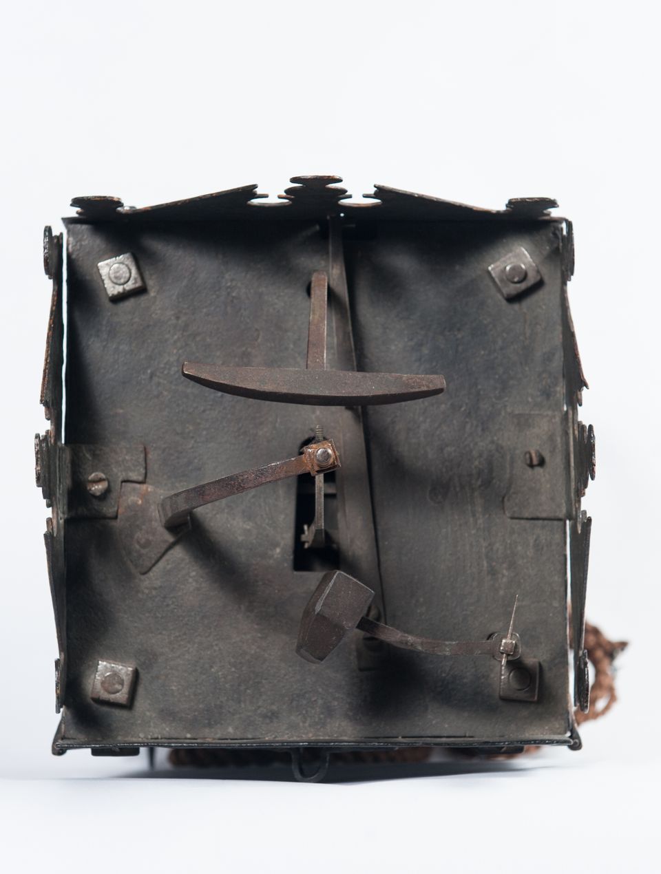 A very early German late 16th century painted chamber clock, circa 1580 - image 4