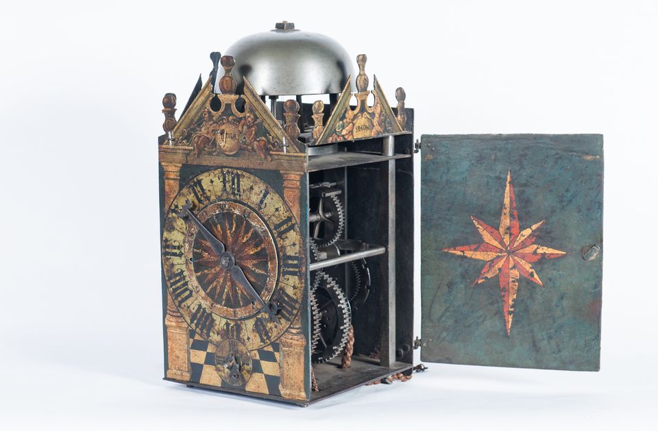 A very early German late 16th century painted chamber clock, circa 1580 - image 6