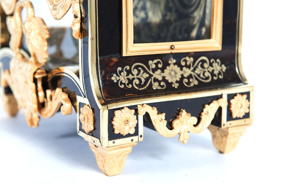 Small Decorative Louis XIV Boulle Inlaid Bracket Clock, circa 1720 - image 5