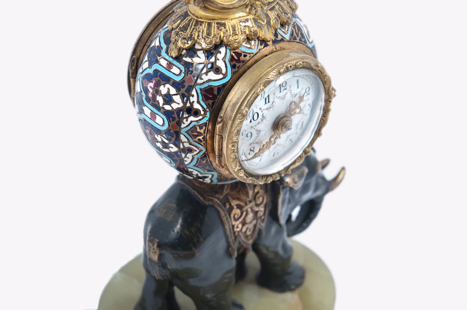 Cute miniature time piece pendulum of a bronze elephant carrying the movement  - image 6