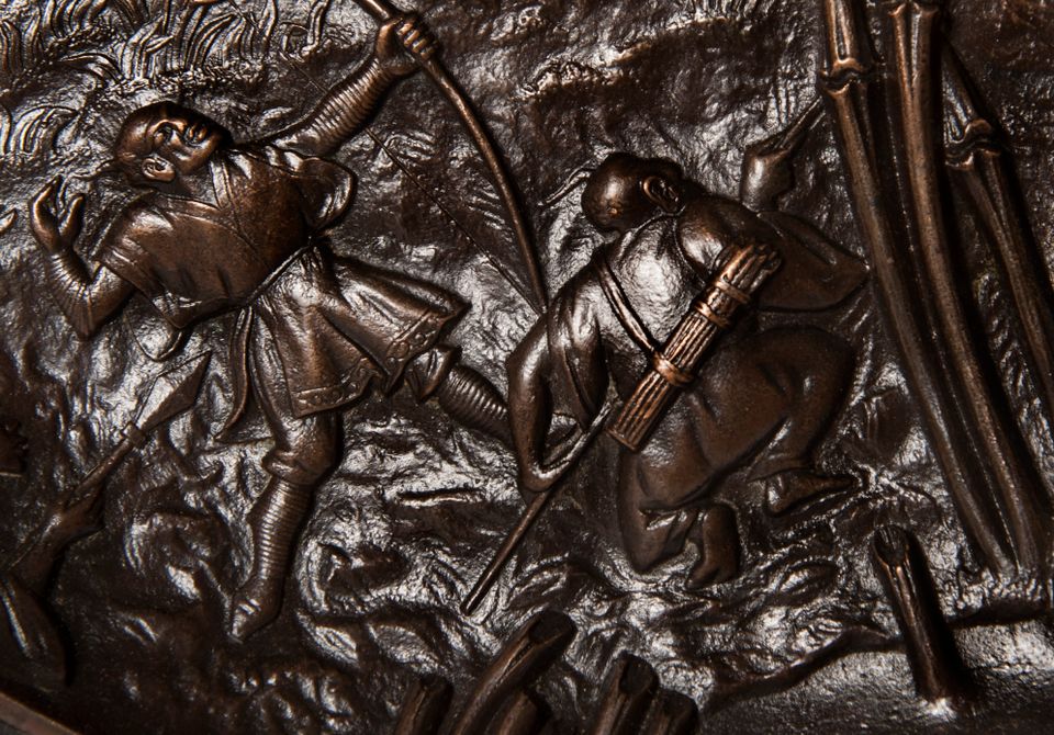 A lovely pair of far East bronze circular wall decoration circa 1880 - image 3