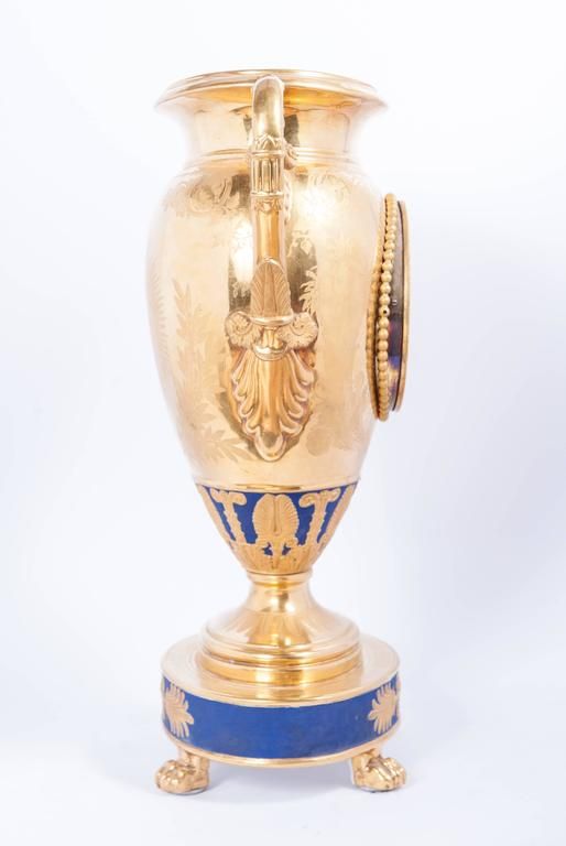 Decorative Paris Porcelain Urn Clock, circa 1810 - image 3