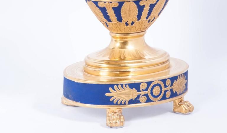 Decorative Paris Porcelain Urn Clock, circa 1810 - image 4