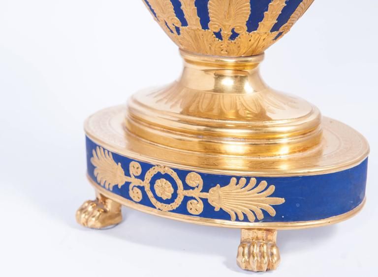 Decorative Paris Porcelain Urn Clock, circa 1810 - image 5