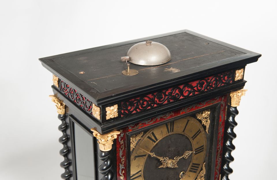 An important and very unusual French 'Religieuse' Table Clock, circa 1680 - image 3