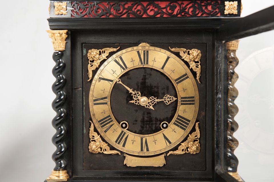 An important and very unusual French 'Religieuse' Table Clock, circa 1680 - image 5