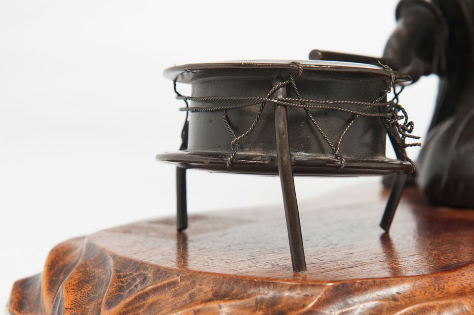 A very nice, elegant patinated bronze of the Japanese Geisha, circa 1890 - image 3