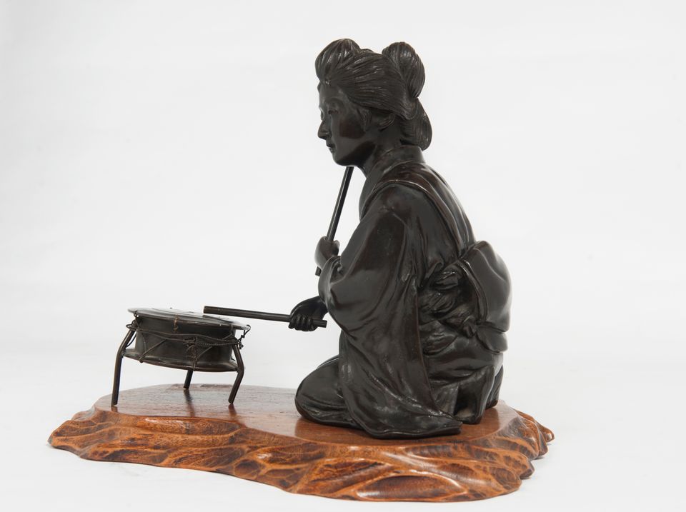 A very nice, elegant patinated bronze of the Japanese Geisha, circa 1890 - image 6