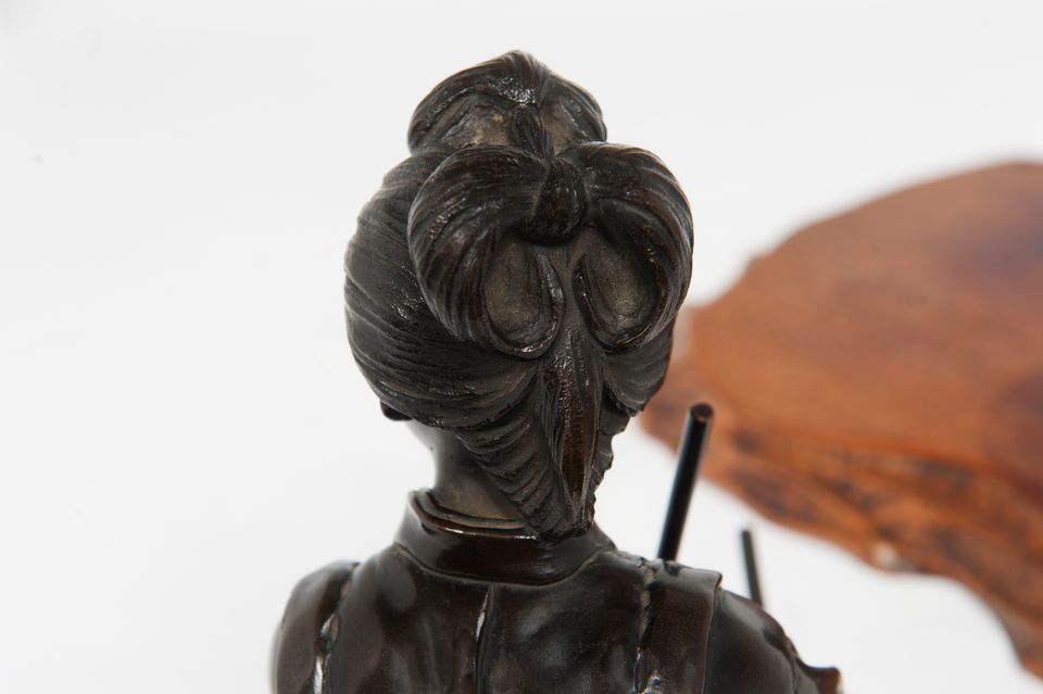 A very nice, elegant patinated bronze of the Japanese Geisha, circa 1890 - image 7