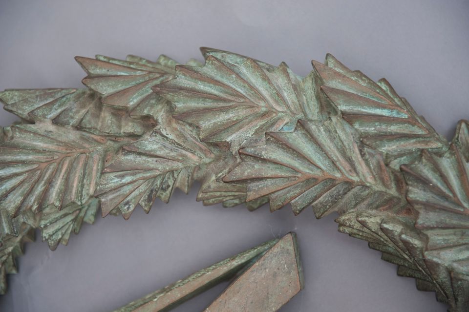 An unusual bronze wall decoration possibly Masonic or Mathematic symbols - afbeelding 4