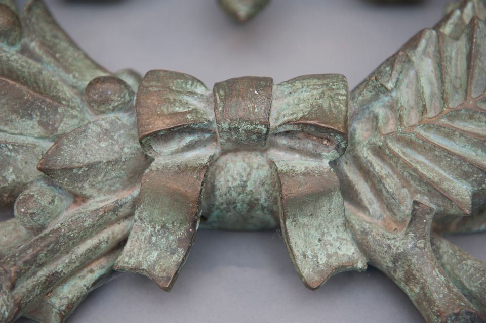 An unusual bronze wall decoration possibly Masonic or Mathematic symbols - afbeelding 5
