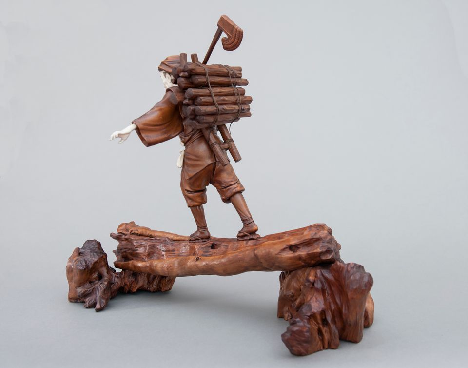 A good and very nice detailed Japanese lumberjack sculpture, signed, Circa 1900 - image 8