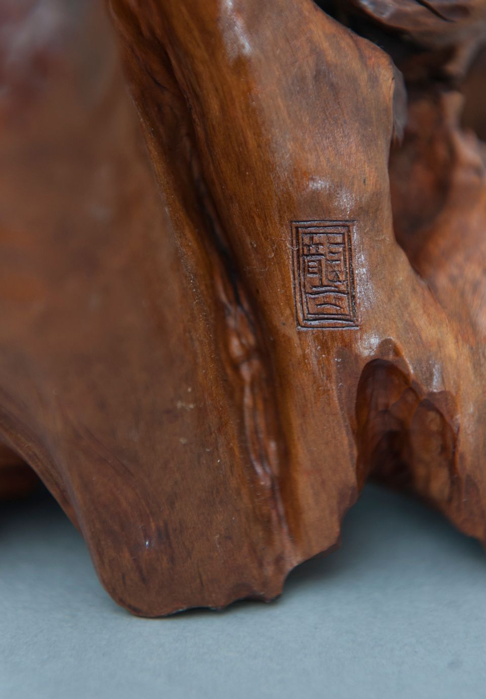 A good and very nice detailed Japanese lumberjack sculpture, signed, Circa 1900 - image 9