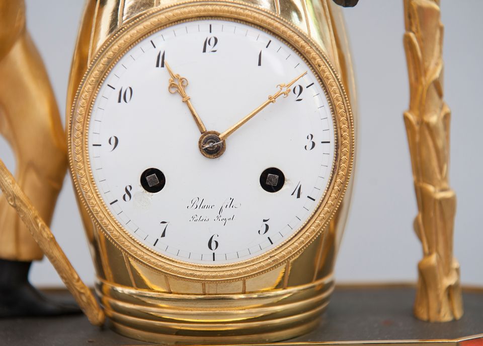 A very rare French ‘directoire’ pendule ‘Au Bon Sauvage’, circa 1800 - image 5