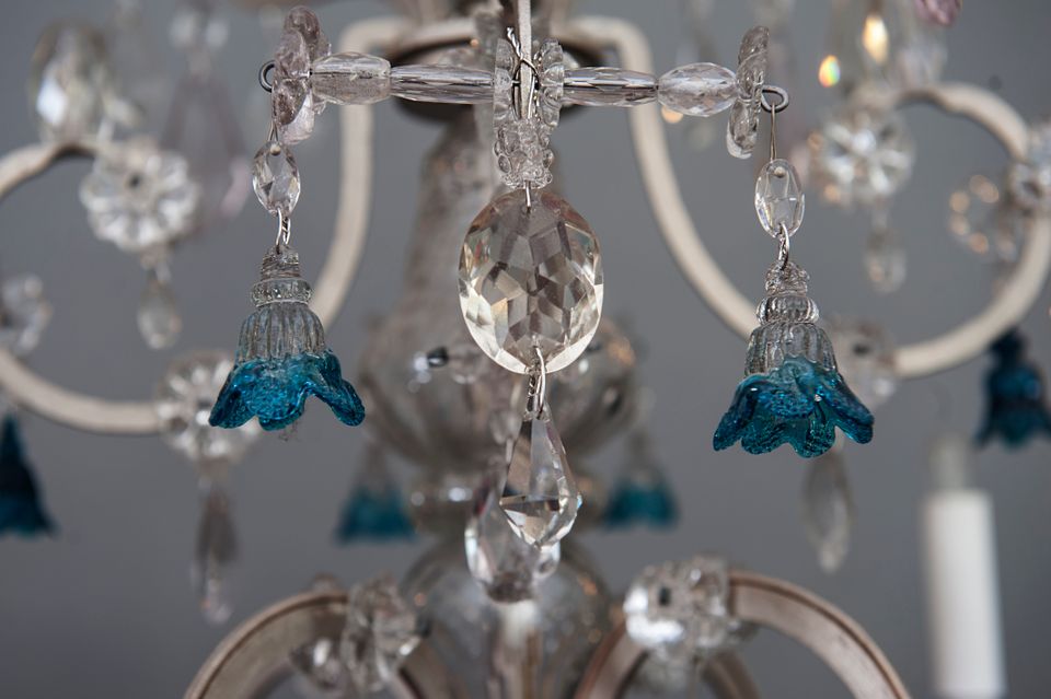 A good and very decorative probably French chandelier from circa 1880. - image 4