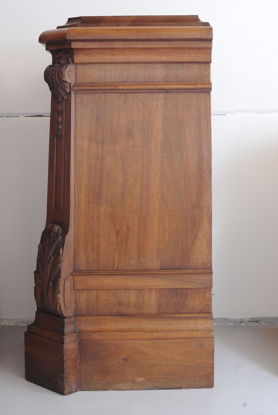 Pair of Walnut pedestals - afbeelding 3