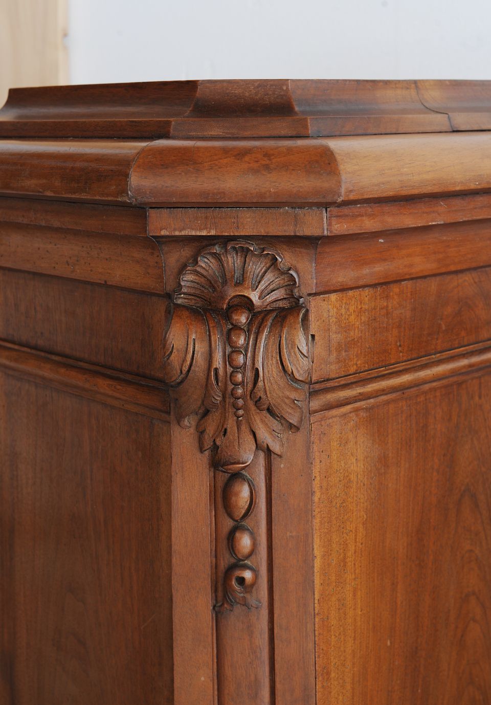Pair of Walnut pedestals - afbeelding 4