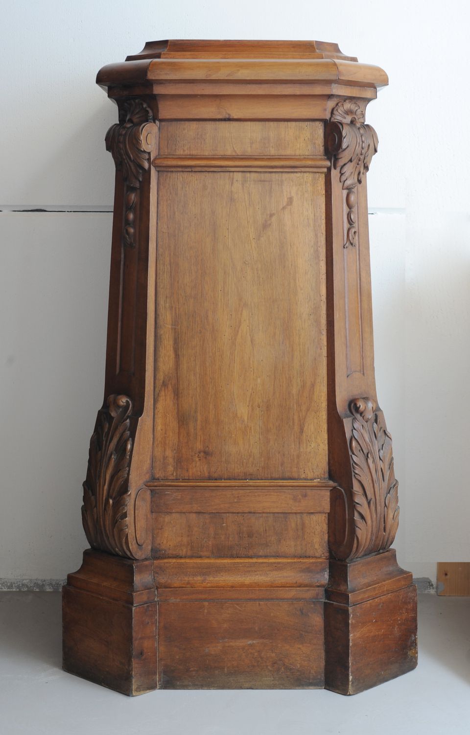Pair of Walnut pedestals - afbeelding 2