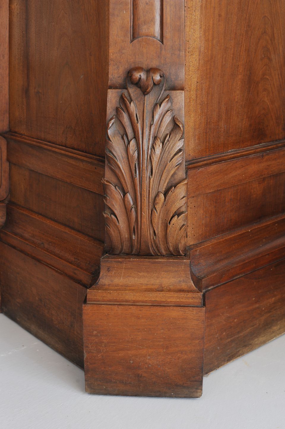 Pair of Walnut pedestals - afbeelding 6