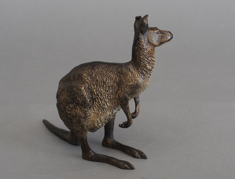 An attractive kangaroo Vienna bronze signed - afbeelding 2