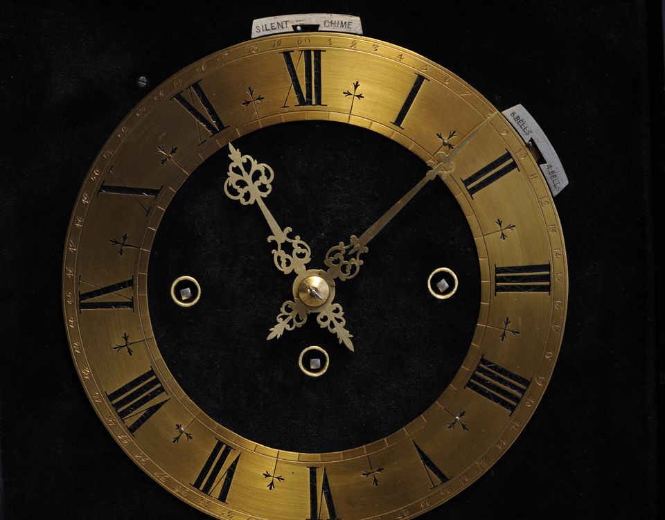A good late 19th century English boulle work quarter chiming mantel clock - image 2