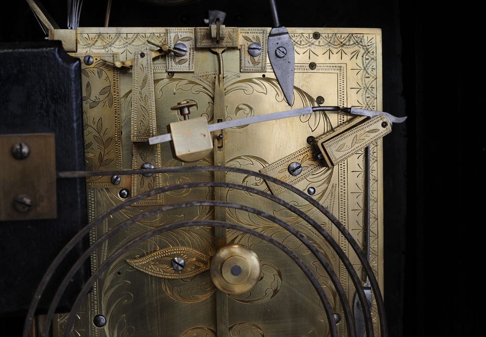 A good late 19th century English boulle work quarter chiming mantel clock - image 3