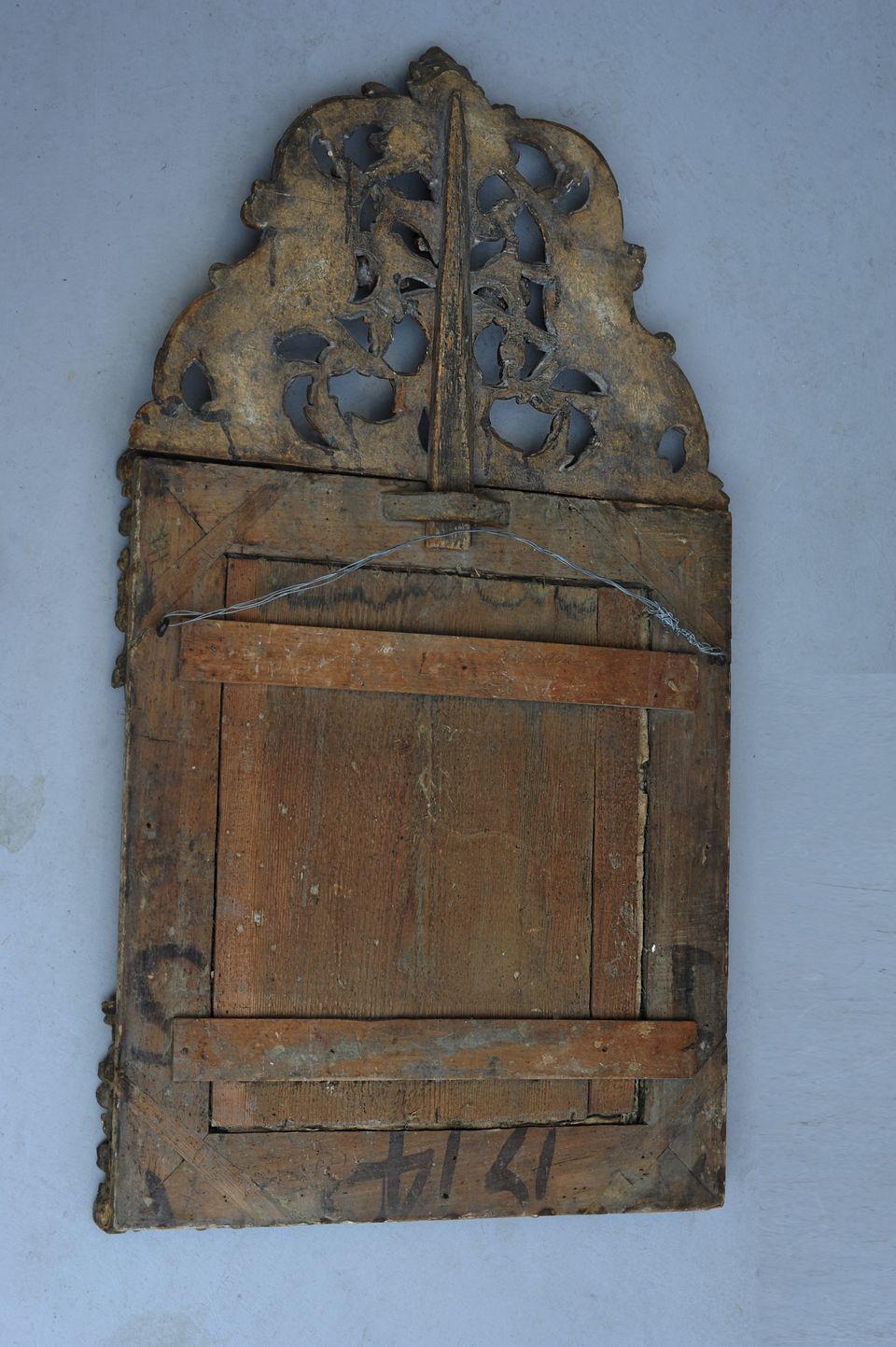 A beautiful French wood carved and original guild Regency wall mirror, 1740 - image 2