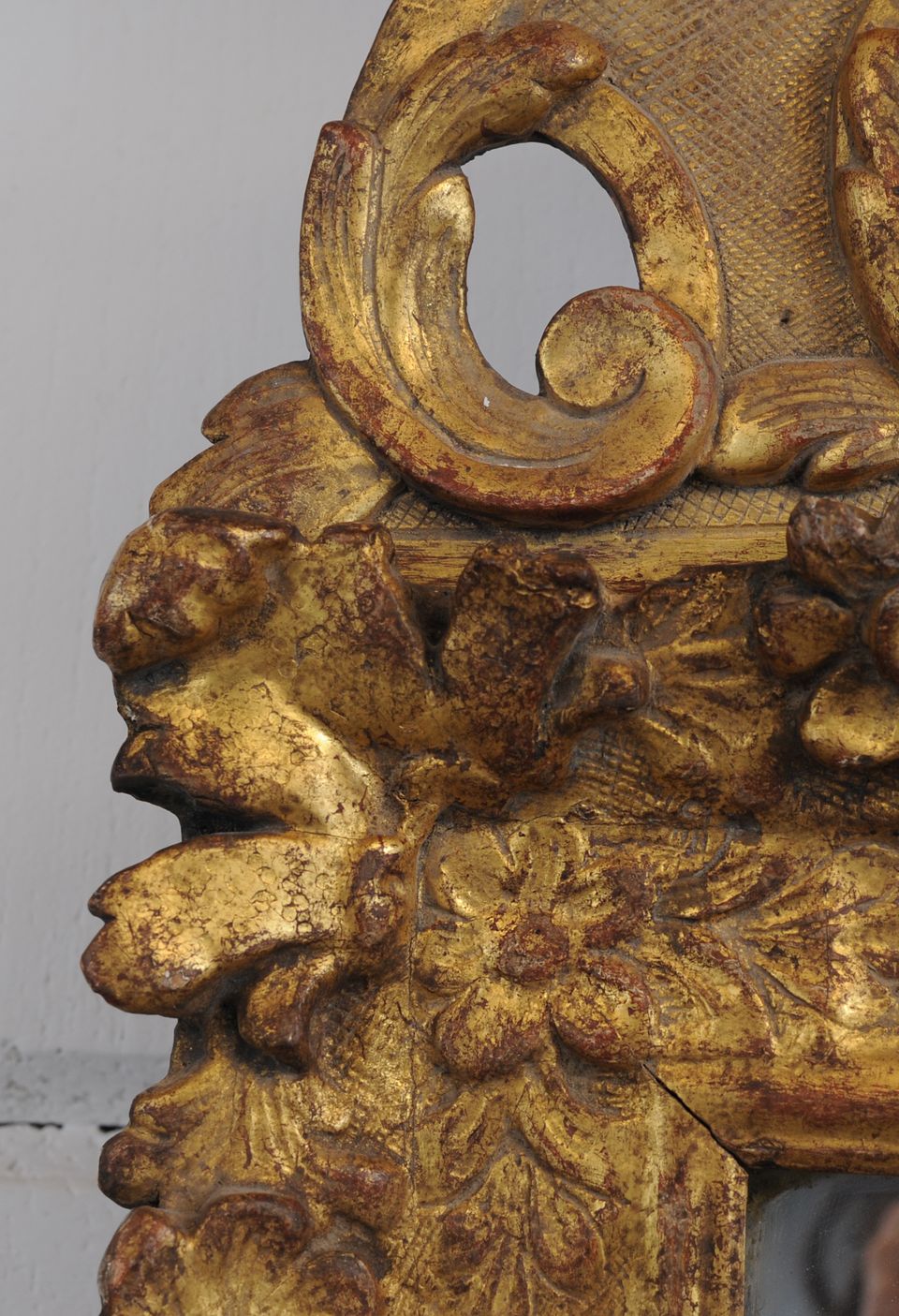 A beautiful French wood carved and original guild Regency wall mirror, 1740 - image 3