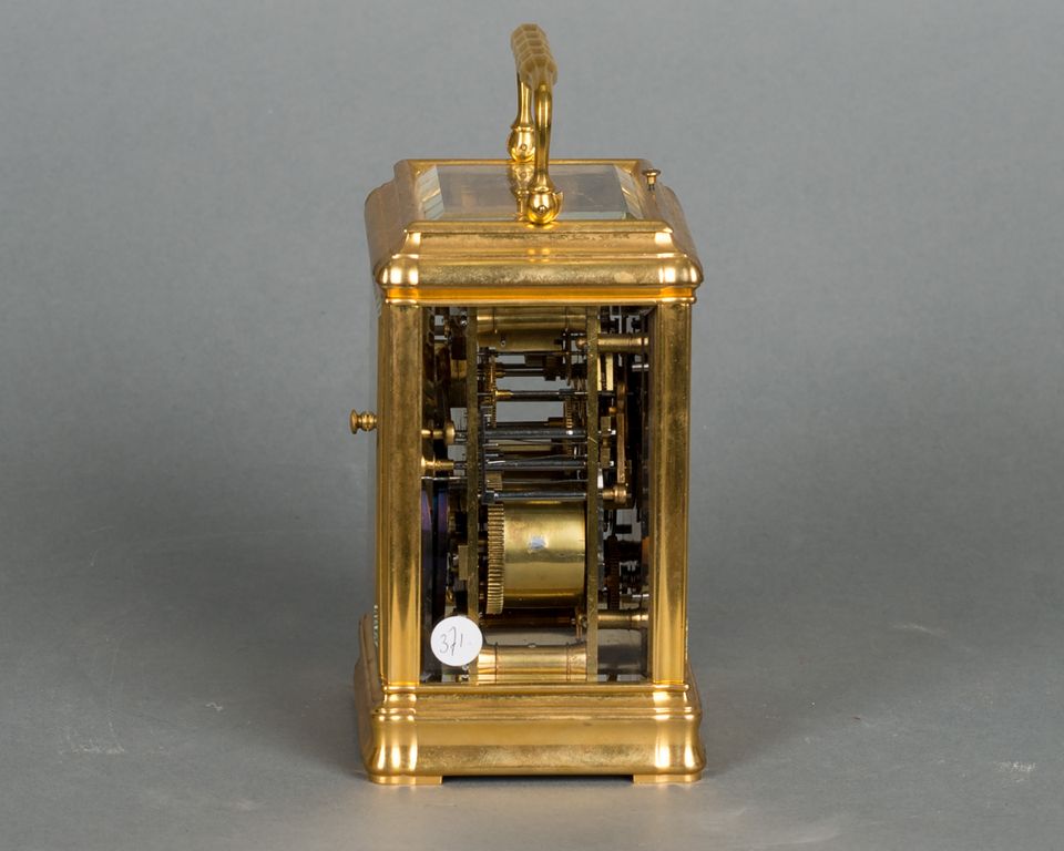 A fine French gilt brass, quarter repeating, corge case carriage clock, circa 1880 - image 2