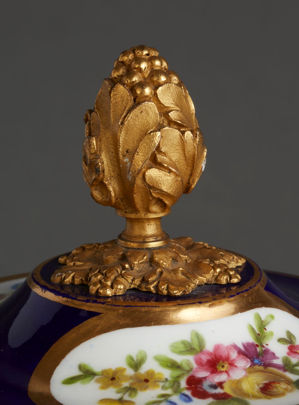 A charming probably Sevres annular dial striking urn clock, circa 1880 - image 4