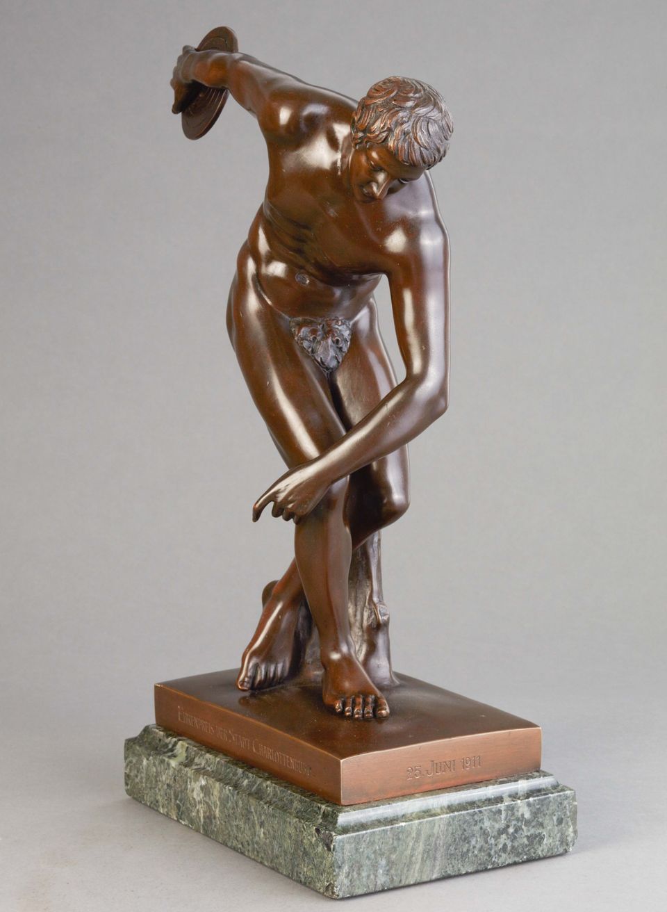 A high quality bronze of athlete Discus-thrower (discobolus), circa 1900 - image 9