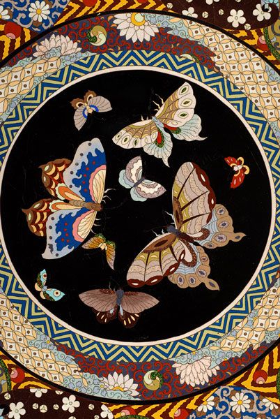 A large probably Japanese Cloisonné Charger from Meiji, circa 1900 - image 3
